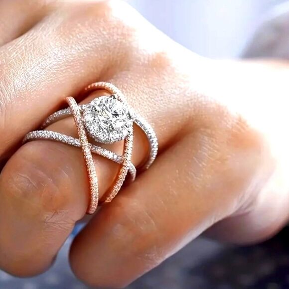 Elegant two-tone wedding ring sz 5 - Picture 1 of 5